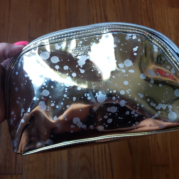 NWT Victoria's Secret Cosmetic Bag - Picture 8 of 8